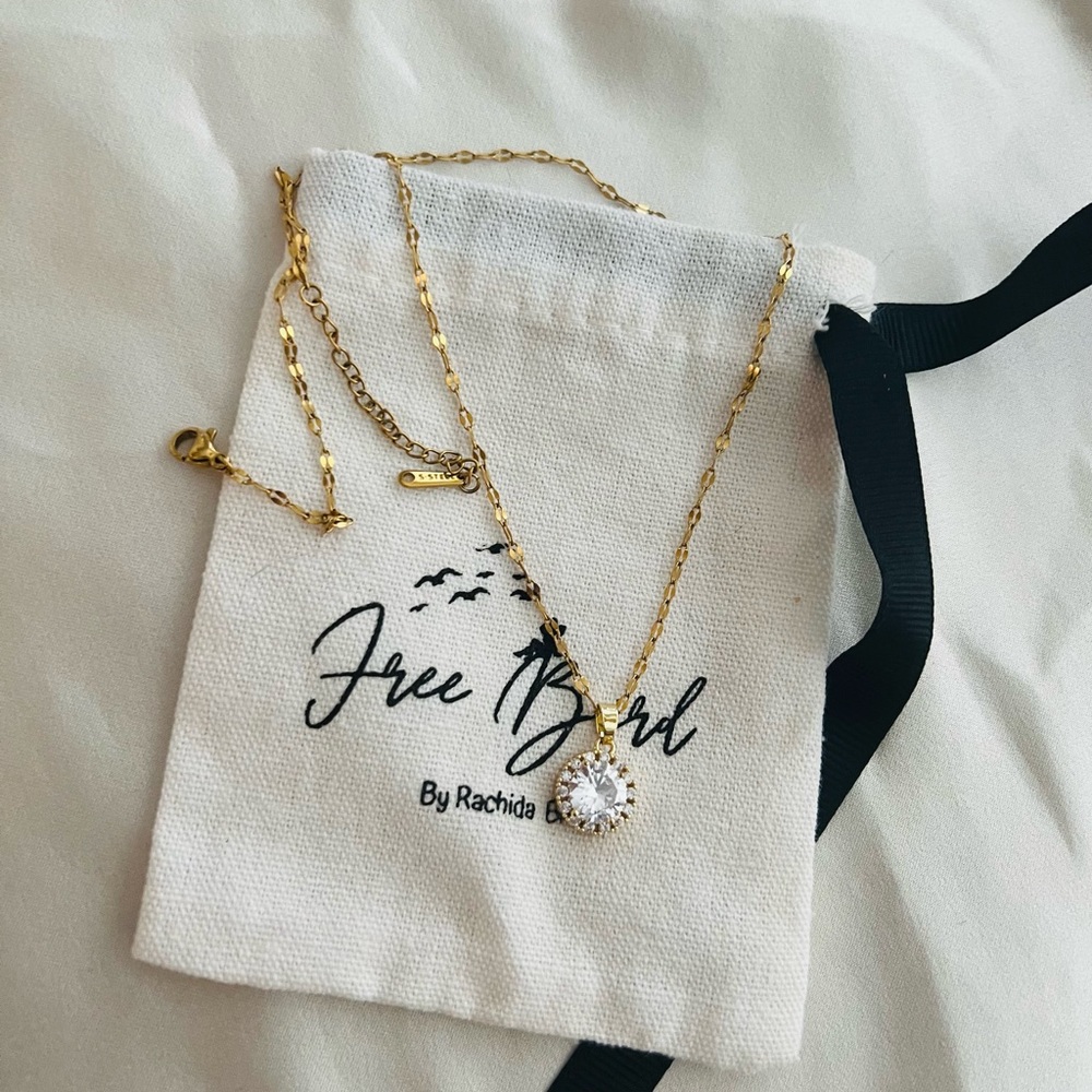 Zirconia  chain with a twist detail and a gorgeous diamante pendant gold plated